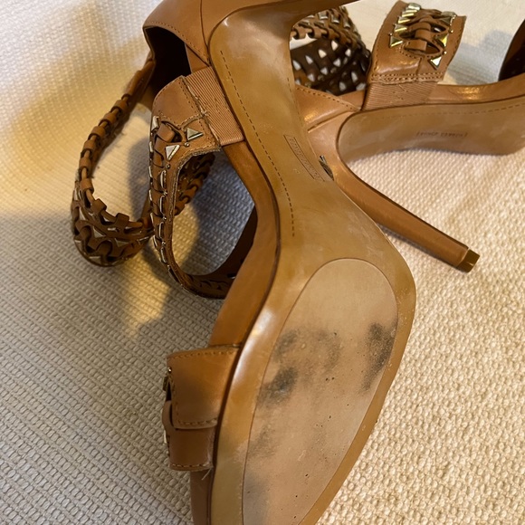 VINCE CAMUTO SEXY STUD SANDAL SIZE 9 - Picture 5 of 9